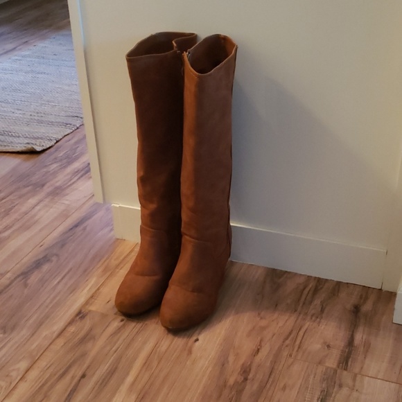 Boots - Picture 1 of 3